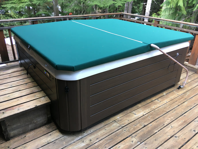 Forest spa cover with cover lifter